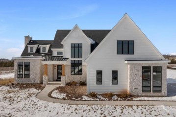 13853 N Pine View Ct, Mequon, WI 53097