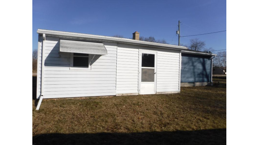 403 E Magnolia Ave Manitowoc, WI 54220 by Coldwell Banker Real Estate Group~Manitowoc - 920-769-1600 $167,900