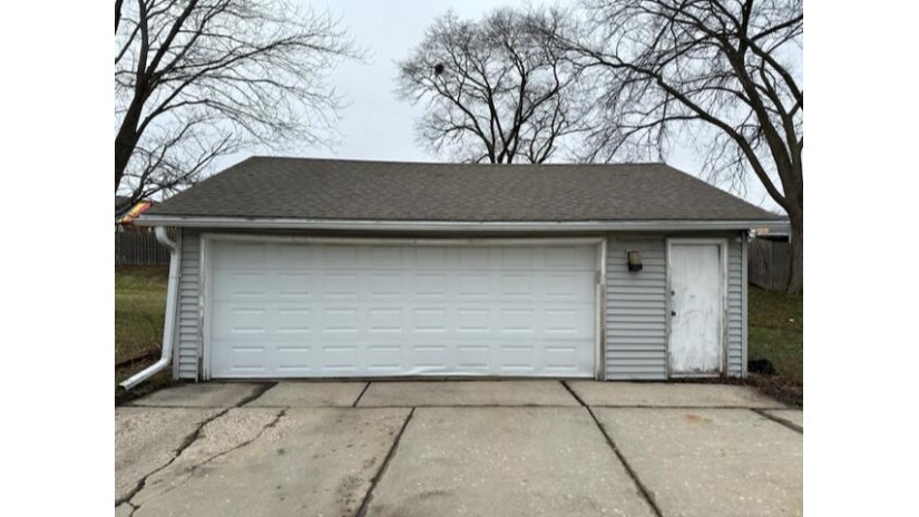 4977 S 26th St 4979 Milwaukee, WI 53221 by Coldwell Banker HomeSale Realty - Franklin $419,000