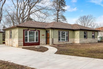 4405 S 84th St, Greenfield, WI 53228-2803