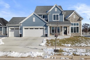 1521 Miller Ct, Oconomowoc, WI 53066