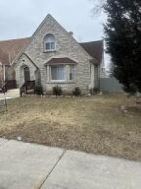 4877 N 41st St, Milwaukee, WI 53209-5207