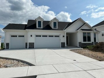 1635 Mamerow Ln W, Oconomowoc, WI 53066