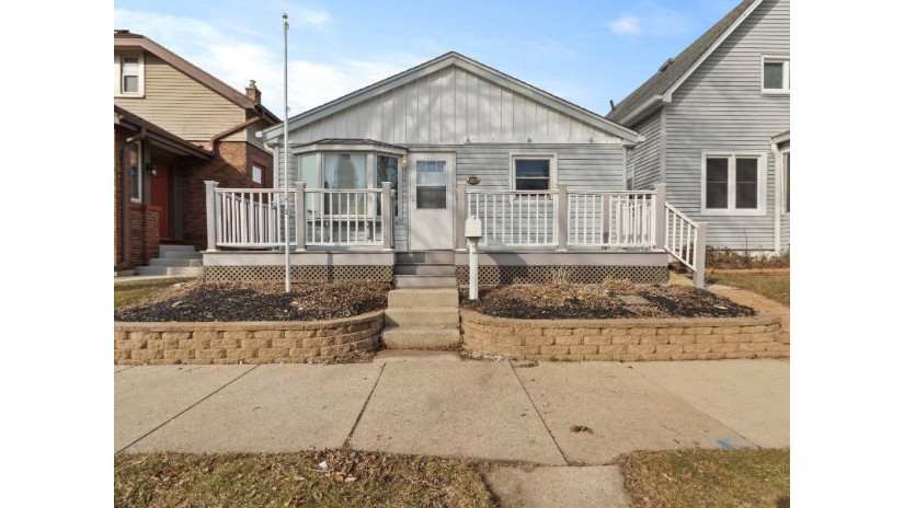 718 Monroe Ave South Milwaukee, WI 53172 by TerraNova Real Estate $209,900