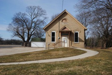 W4614 Potter Rd, Lafayette, WI 53121