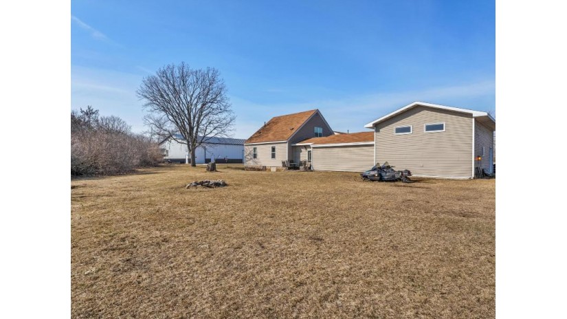 5204 Sunset Bluff Dr Green Bay, WI 54311 by Keller Williams - Manitowoc $325,000