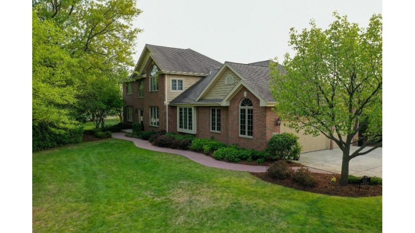 9297 W Kensington Way Franklin, WI 53132 by RE/MAX Lakeside-Central $819,500