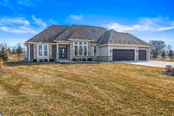 W239N3710 River Birch Ct, Pewaukee, WI 53072-6315