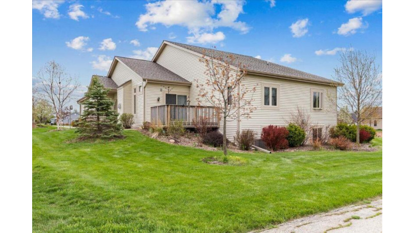 W206N16170 Stonebrook Dr 12 Jackson, WI 53037 by Hanson & Co. Real Estate $359,900