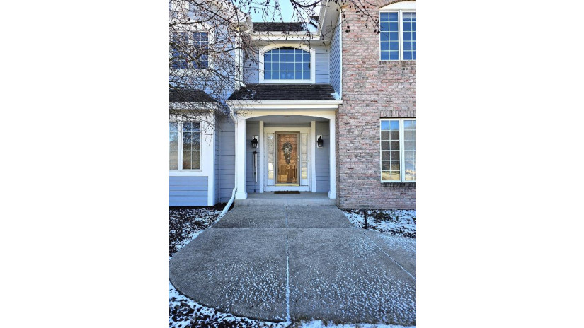 3801 Ridgeview Ct Richfield, WI 53017 by List2Sell, LLC $849,900