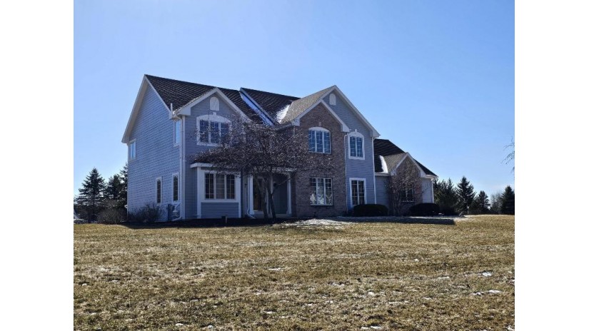 3801 Ridgeview Ct Richfield, WI 53017 by List2Sell, LLC $849,900