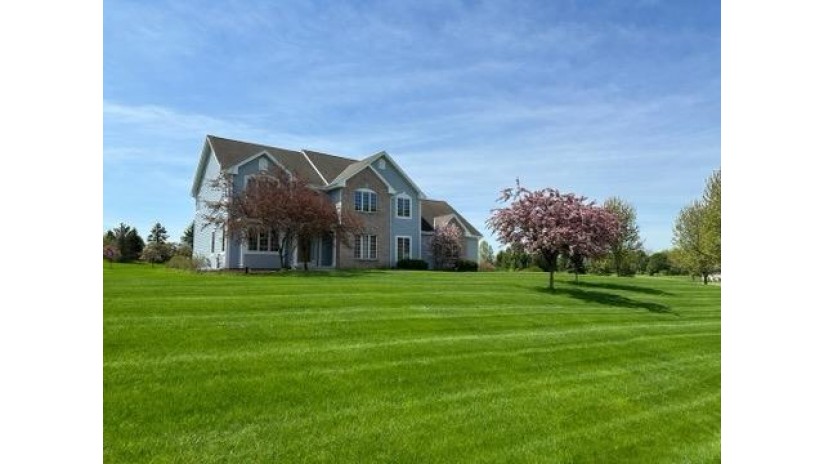 3801 Ridgeview Ct Richfield, WI 53017 by List2Sell, LLC $849,900