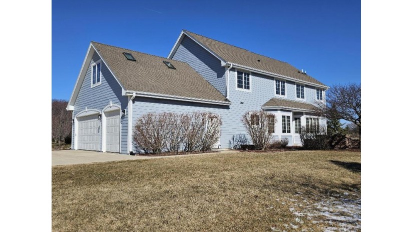 3801 Ridgeview Ct Richfield, WI 53017 by List2Sell, LLC $849,900