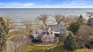 4925 Lighthouse Dr, Wind Point, WI 53402-2664