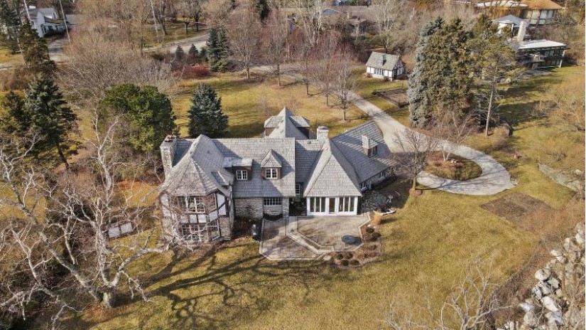 4925 Lighthouse Dr Wind Point, WI 53402 by First Weber Inc- Racine $1,589,000