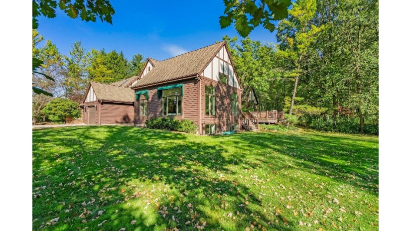 1725 W Fairy Chasm Rd River Hills, WI 53217 by Realty Executives Integrity~Brookfield - brookfieldfrontdesk@realtyexecutives.com $1,250,000