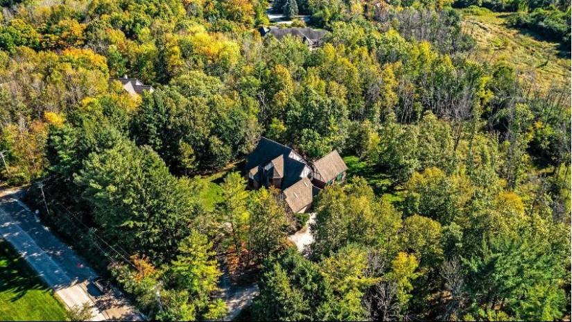 1725 W Fairy Chasm Rd River Hills, WI 53217 by Realty Executives Integrity~Brookfield - brookfieldfrontdesk@realtyexecutives.com $1,250,000