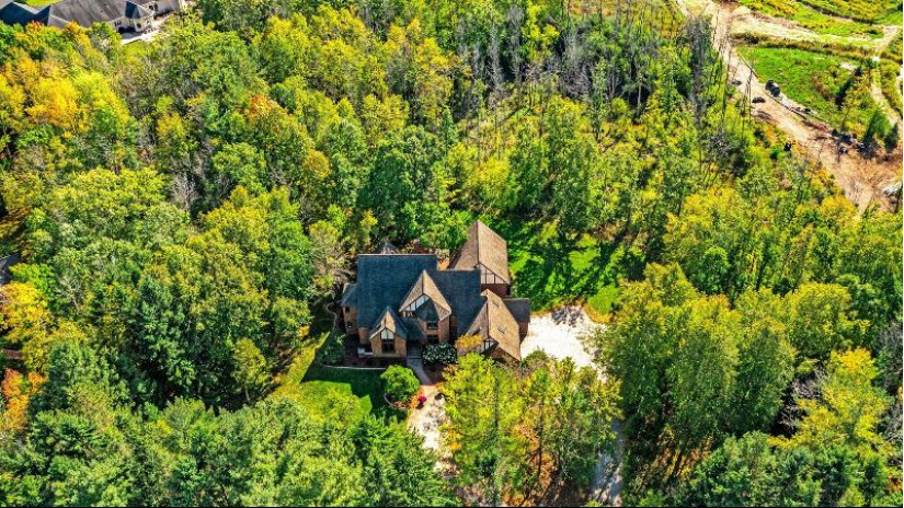 1725 W Fairy Chasm Rd River Hills, WI 53217 by Realty Executives Integrity~Brookfield - brookfieldfrontdesk@realtyexecutives.com $1,250,000