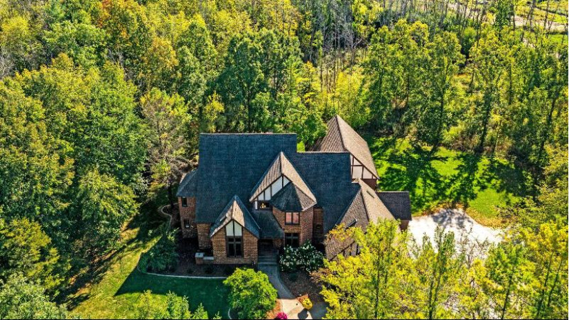 1725 W Fairy Chasm Rd River Hills, WI 53217 by Realty Executives Integrity~Brookfield - brookfieldfrontdesk@realtyexecutives.com $1,250,000