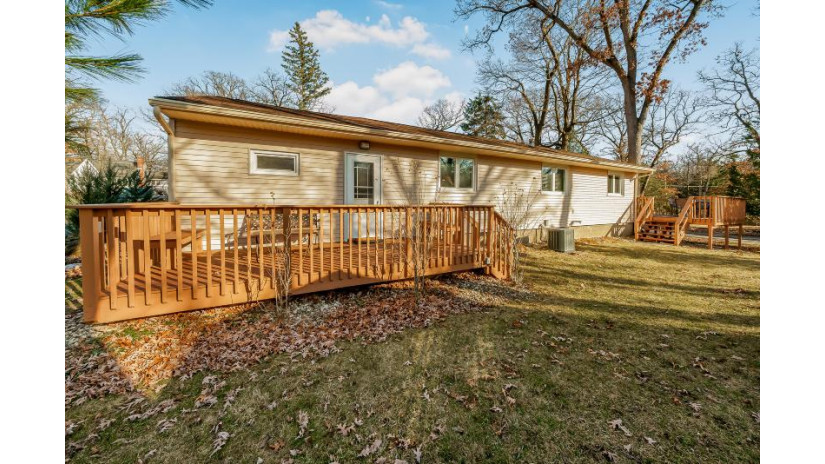 850 Sauganash Dr Fontana, WI 53125 by Twin Realty, Inc $489,900