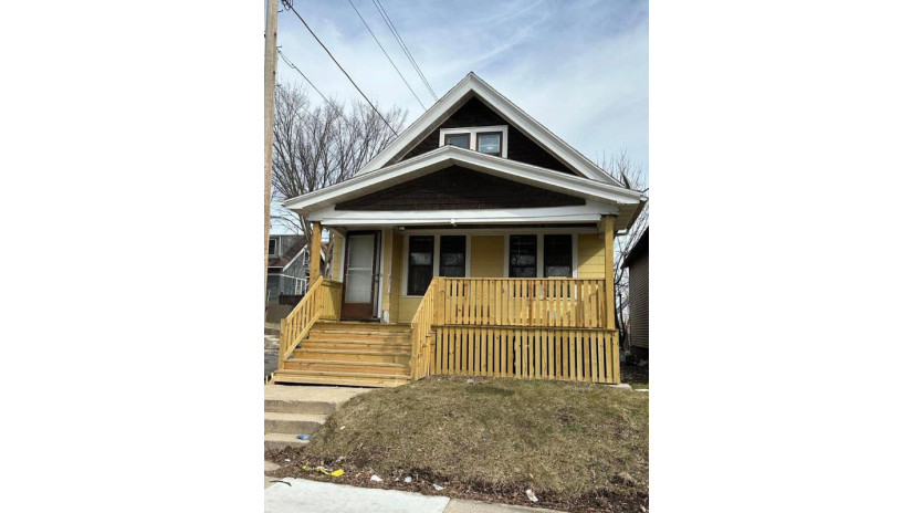 3160 N 24th Pl Milwaukee, WI 53206 by Jason Mitchell Real Estate WI $99,999