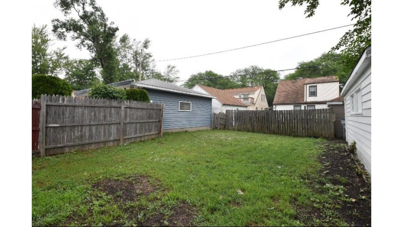 4056 N 41st St Milwaukee, WI 53216 by Premier Point Realty LLC $149,900