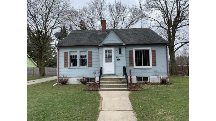 225 W Page St Elkhorn, WI 53121 by RE/MAX Plaza $294,000