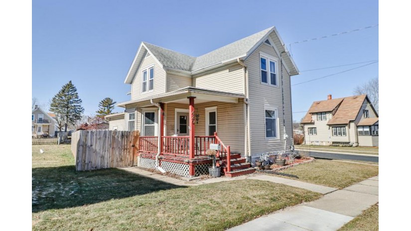 420 N Warren St Watertown, WI 53098 by RE/MAX Service First $234,900