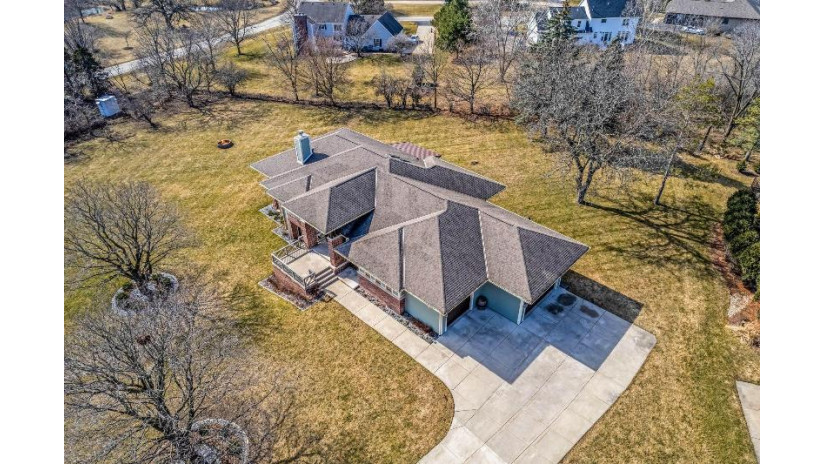 W297N1885 Glen Cove Rd Delafield, WI 53072 by Compass RE WI-Lake Country $980,000