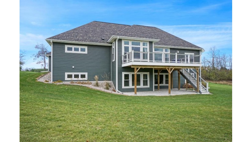 4048 Whispering Pass Richfield, WI 53017 by Lake Country Flat Fee $899,900