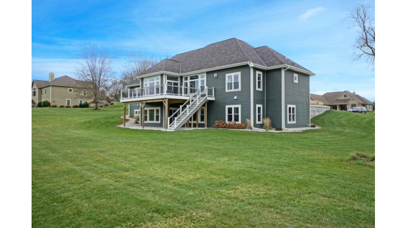 4048 Whispering Pass Richfield, WI 53017 by Lake Country Flat Fee $899,900