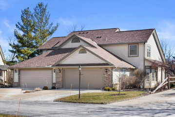 14165 Twilight Way, New Berlin, WI 53151-3875