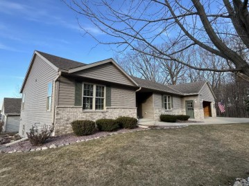 1118 Woods Edge Dr, Hartford, WI 53027