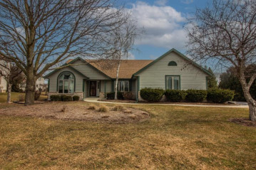 W173N5016 Chestnut Ct, Menomonee Falls, WI 53051-6581