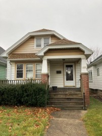 1917 S 71st St, West Allis, WI 53219-1202