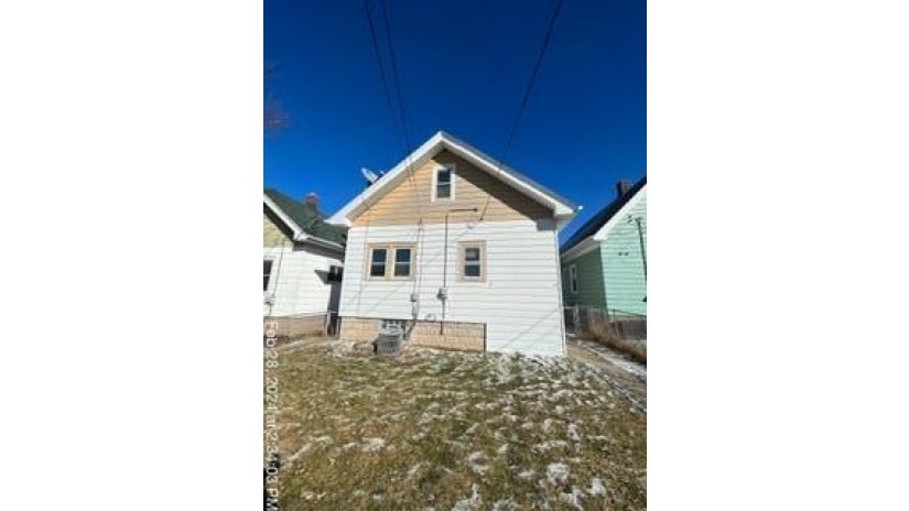 1917 S 71st St West Allis, WI 53219 by Realty Executives - Elite $169,000