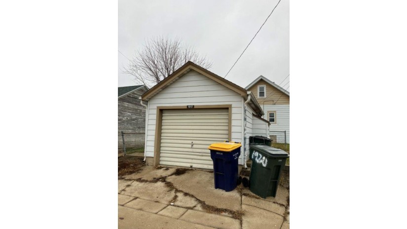 1917 S 71st St West Allis, WI 53219 by Realty Executives - Elite $169,000