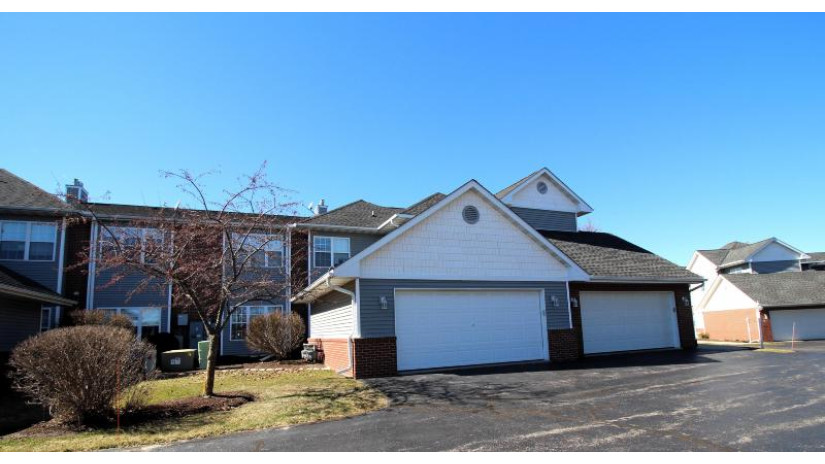 693 W Dekora St A Saukville, WI 53080 by Redefined Realty Advisors LLC - 2627325800 $239,900