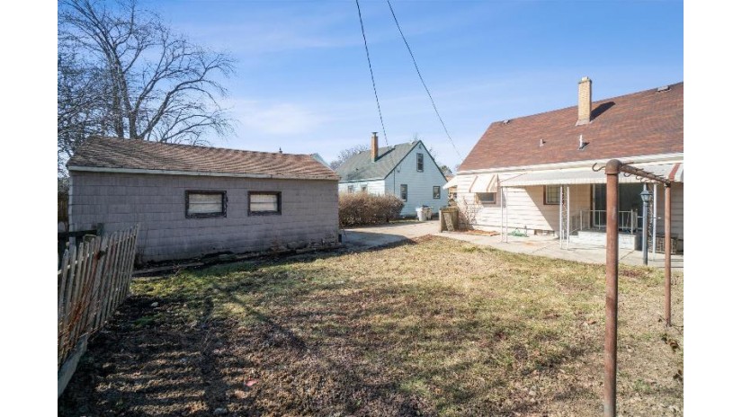 3776 N 73rd St Milwaukee, WI 53216 by Standard Real Estate Services, LLC $199,000