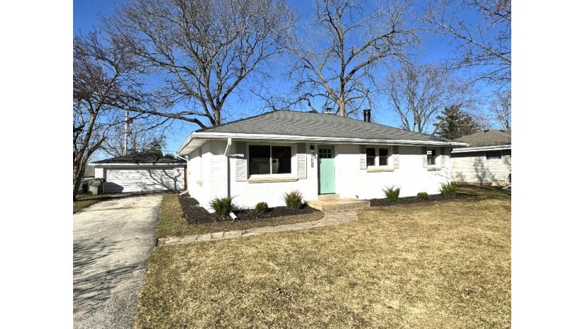 5804 W Fountain Ave Milwaukee, WI 53223 by Premier Point Realty LLC $315,000