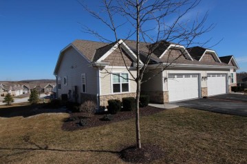 732 Timber Ridge Dr 804, Waukesha, WI 53189-5905