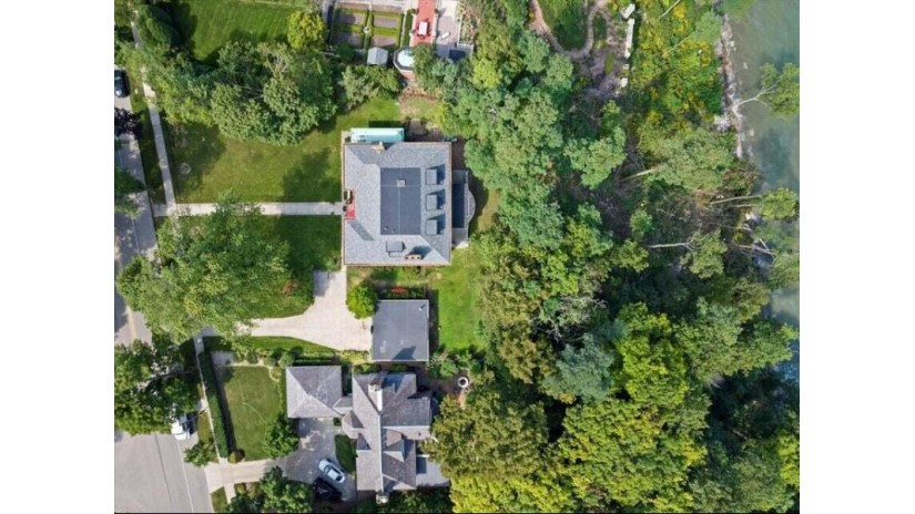 4408 N Lake Dr Shorewood, WI 53211 by Powers Realty Group - suzanne@powersrealty.com $2,069,000