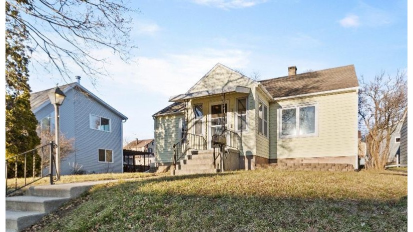909 Harvey Ave Watertown, WI 53094 by EXP Realty, LLC~MKE $229,900