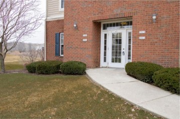 2501 W Colonial Woods Dr, Oak Creek, WI 53154