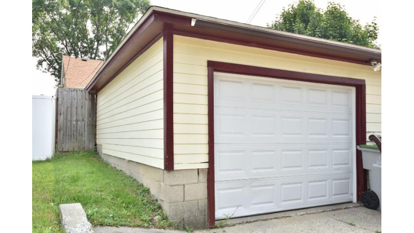 4151 N 46th St Milwaukee, WI 53216 by Berkshire Hathaway HomeServices Metro Realty $288,000