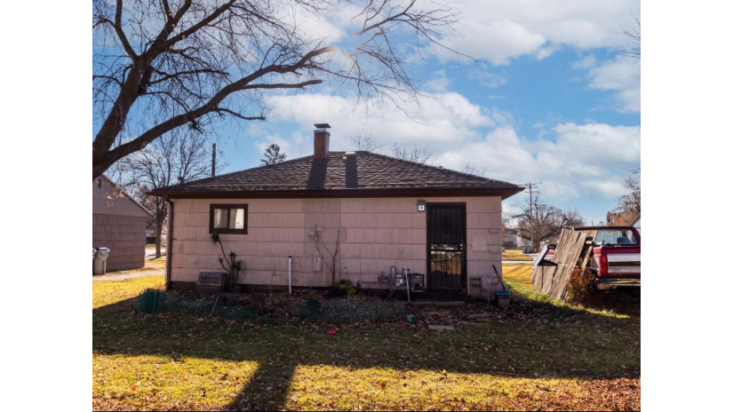 6012 W Carmen Ave Milwaukee, WI 53218 by Keller Williams-MNS Wauwatosa $114,900