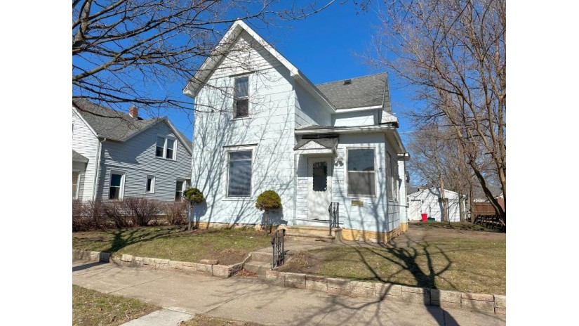 1227 Redfield St La Crosse, WI 54601 by NextHome Prime Real Estate $239,333