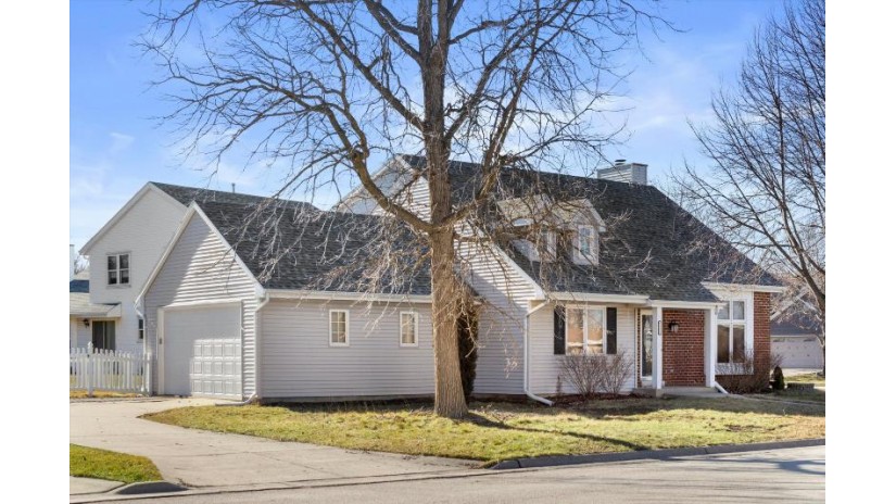 1521 Blakewood Ct South Milwaukee, WI 53172 by Redfin Corporation $339,900