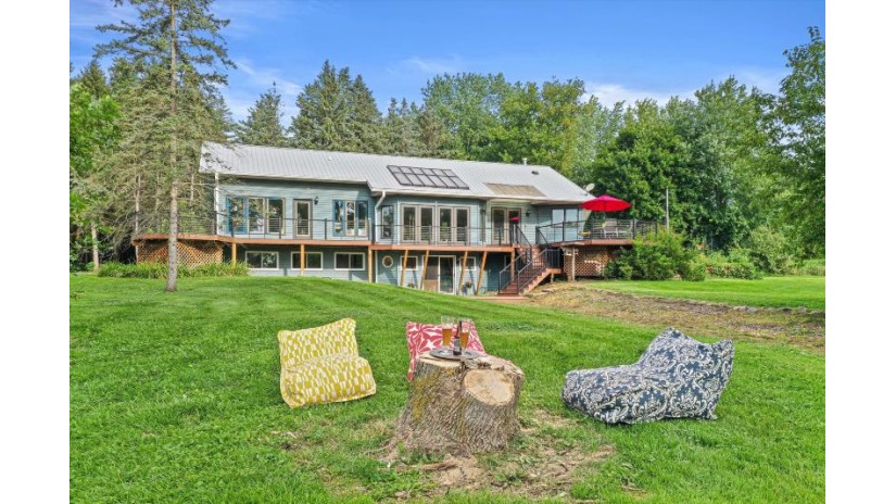 W289S2990 Road Dt - Genesee, WI 53188 by Coldwell Banker Elite - info@cb-elite.com $1,050,000