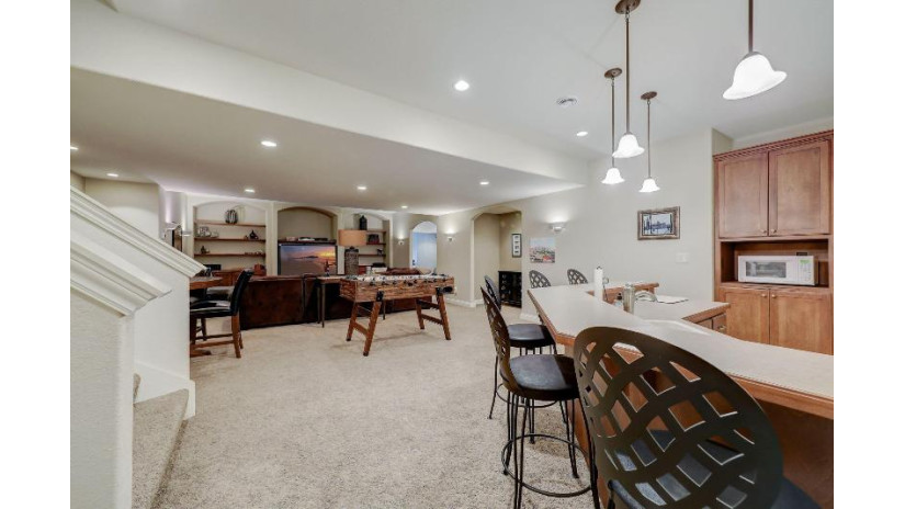 205 Kestrel Way Hartland, WI 53029 by Kings Way Realty, LLC $1,225,000